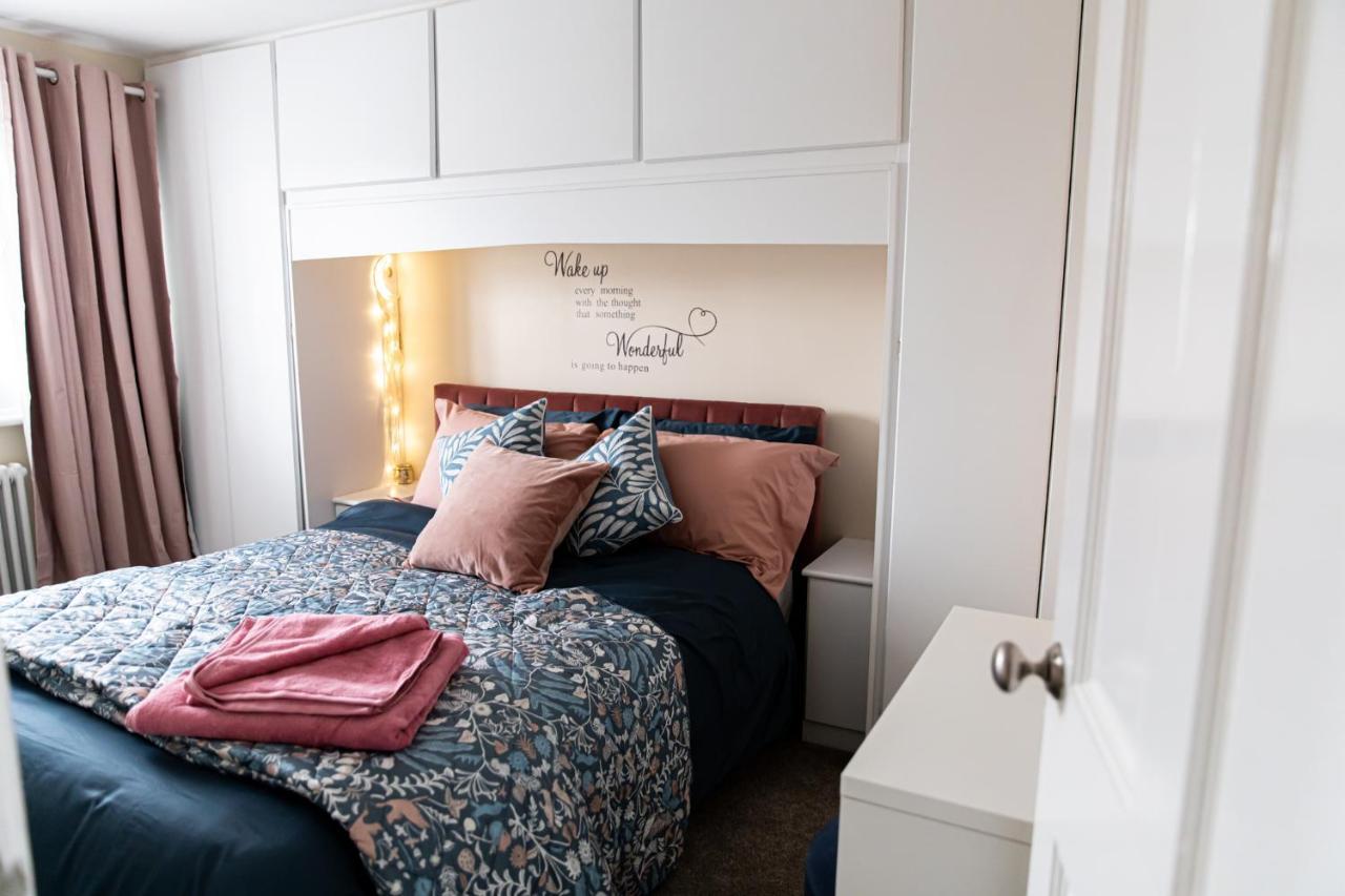 Inviting 3-Bed House In マンチェスター エクステリア 写真