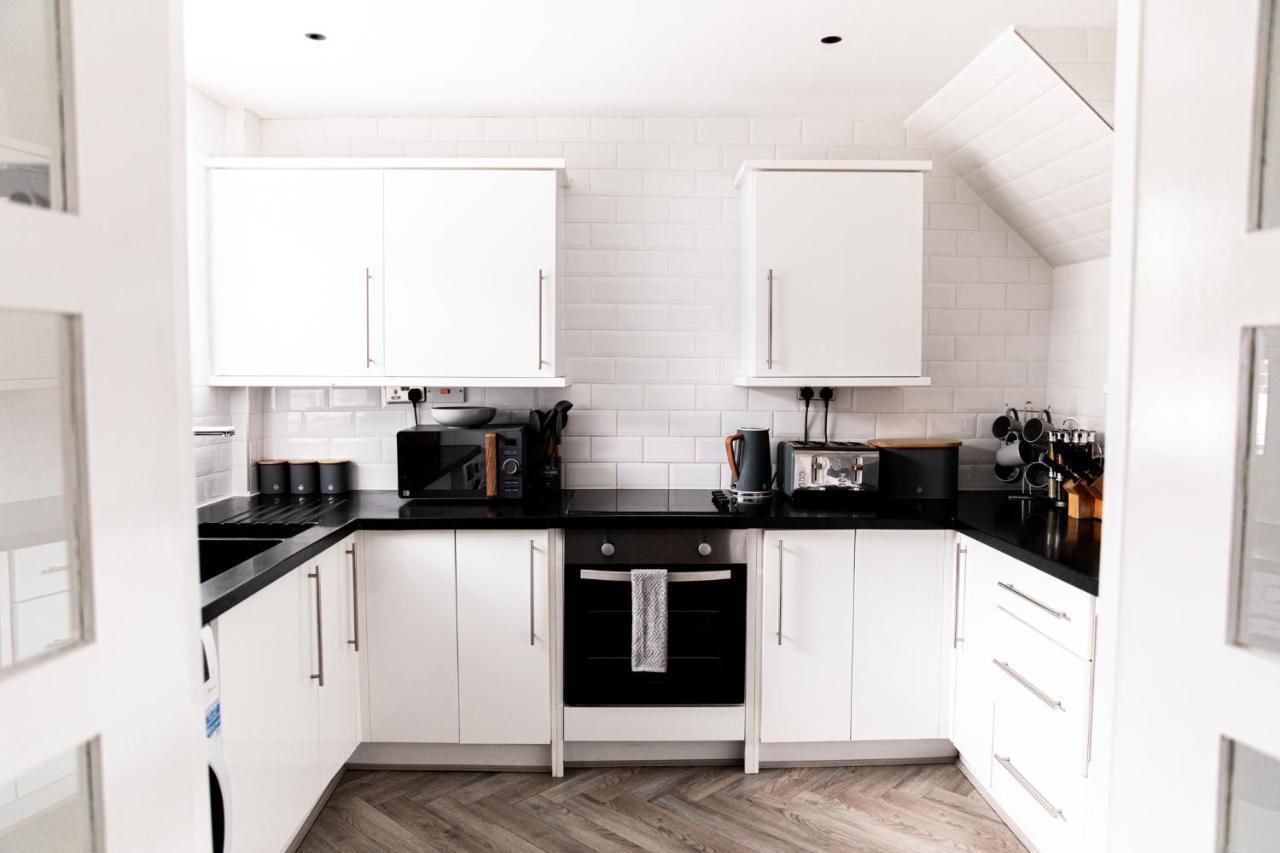 Inviting 3-Bed House In マンチェスター エクステリア 写真
