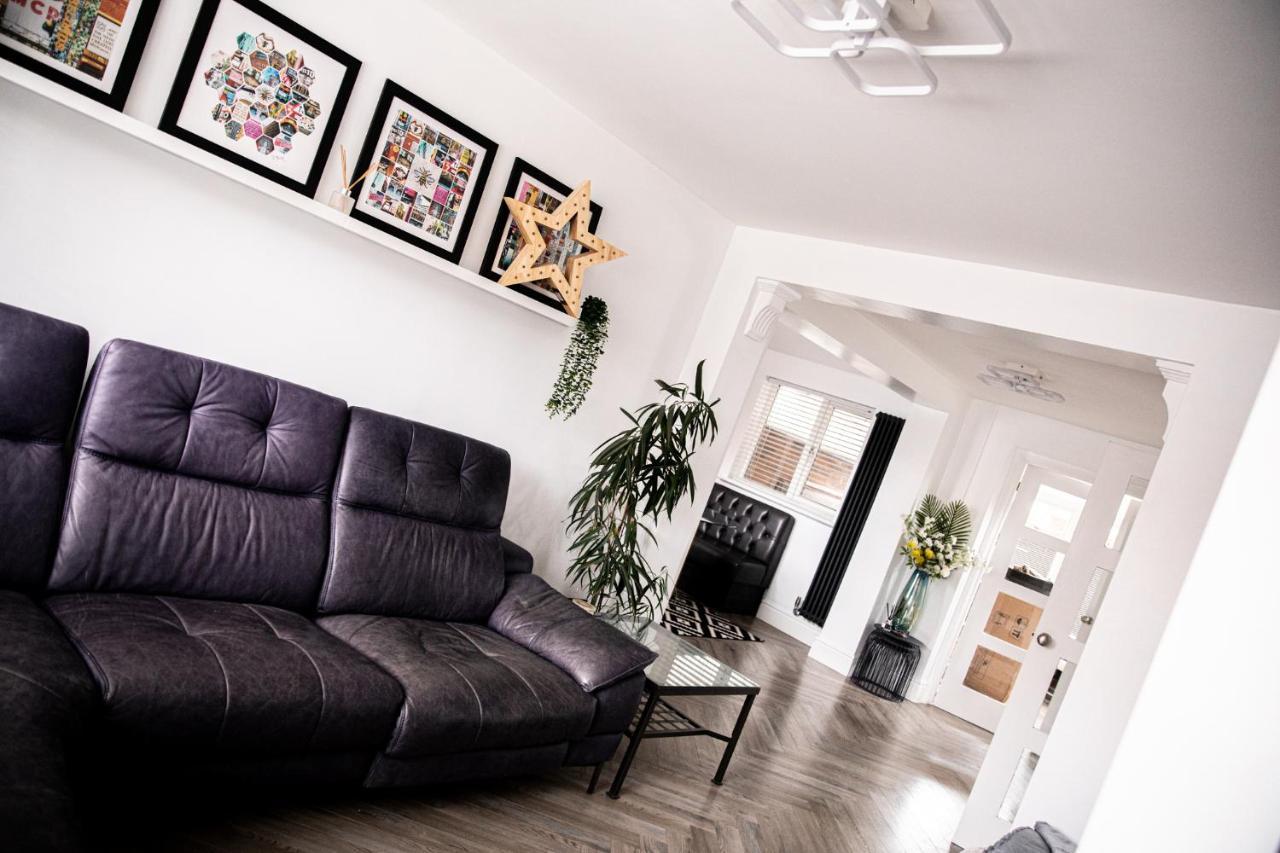 Inviting 3-Bed House In マンチェスター エクステリア 写真